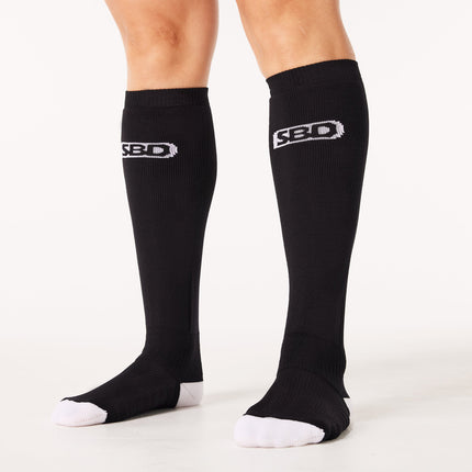 SBD Kreuzhebesocken Limitierte Momentum Edition Schwarz Weiss lange Socken Deadlift