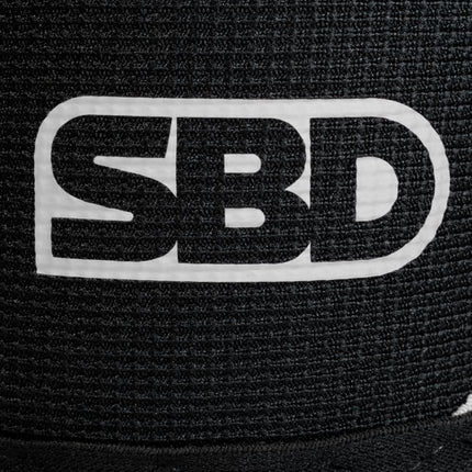 SBD Powerlifting Knee Sleeves Momentum Edition Schwarz weiss Details Logo